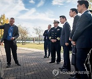 미 해군 해양시스템사령부 찾은 김용현 국방부 장관