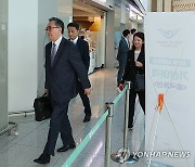 출국하는 조태열 외교부 장관