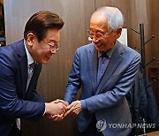 이재명, 윤여준 전 장관과 오찬회동