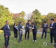 강정애 장관, 수유 국가관리묘역 방문