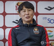 상위 스플릿 순위 경쟁 중인 FC 서울 이끄는 김기동 감동