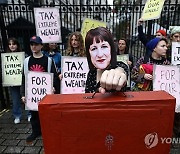 BRITAIN POLITICS BUDGET PROTEST