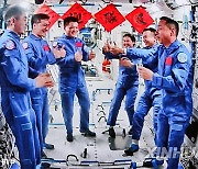 (EyesonSci)CHINA-SHENZHOU-19-ASTRONAUTS-ENTER (CN)