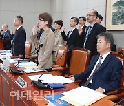 [포토]김용원 막말, 증인 단체 선서는 '합동결혼식'에 비유