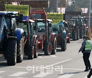 [포토]민통선 주민들 트랙터 시위 나서