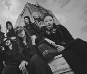 'D-1' 베이비몬스터 '클릭 클락', 초고속 1000만뷰 돌파