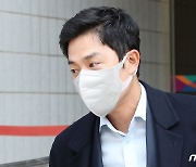 '코인 상장 청탁' 성유리 남편 안성현, 검찰 징역 7년 구형