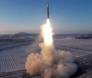 北, 10개월만의 ICBM 발사...한미, 전략자산 전개로 대응