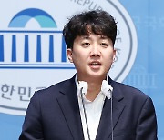 이준석 “명태균이 김영선 공천 부탁했지만 원론적 대답만 해줬다”