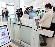 12월 개장 앞둔 인천공항 확장 구간… ‘셀프 체크인’ 점검