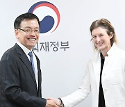 최상목, FTSE 러셀 CEO 면담‥"세계국채지수 편입, 상호 호혜적"