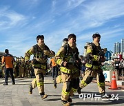 “101층 향한 뜨거운 열정”…전국 소방관들, 해운대 LCT 계단에 도전하다