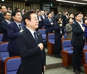 민주당의 '이재명 무죄 호소 릴레이'…野일각서도 "오버하네" [현장에서]