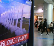 [속보] 백악관 "北, ICBM 시험발사…미국·동맹국에 직접 위협 안돼"