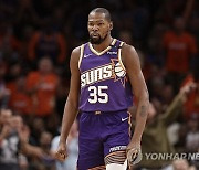 [NBA] 웨이드가 쏘아 올린 공, 듀란트 “동상 건립? 좋은 얘기는 고맙지만…”