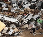 72명 사망·15만가구 정전…역대급 폭우에 '아수라장'