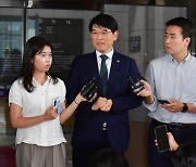 피해 보좌관 신고하자 면직 시도…檢, ‘노래방 성추행’ 박완주 전 의원 5년 구형