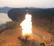 북한, 40여일 만에 탄도미사일 발사…ICBM 도발 임박했나