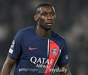 "이강인 주전 파란불 켜졌다!"…PSG, 이강인 입단 동기 FW 방출 추진→맨유·아스널이 원한다→"몸값 1375억 다 안 줘도 돼"