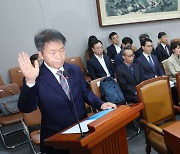 단독 증인선서하는 김용원 인권위 상임위원