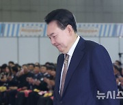 축사 위해 이동하는 윤석열 대통령