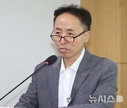 발제하는 김수근 직업환경의학 박사