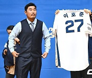 팬들이 뽑은 '27'번 유니폼 입는 신임 이호준 감독 [사진]