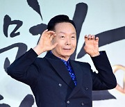 김학래, '2024 대한민국 대중문화예술상' 레드카펫 즐기면서 [사진]