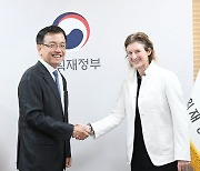 최상목 부총리, FTSE 러셀 CEO 면담…"한국 국채 투자, 많이 늘어날 것"