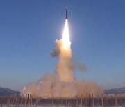 북, ICBM 고각 발사…1천km 비행 후 동해 낙하