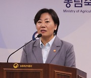 송미령 "배추값, 오늘부터 주요 대형마트서 3000원대로 떨어져"