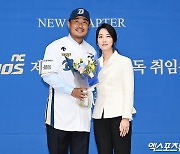 이호준 감독 '아내 홍연실 씨와 함께'[포토]