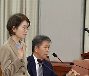 단체 선서 거부의사 밝히는 김용원 국가인권위원회 상임위원