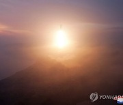 북한, ICBM 발사...전략미사일 능력 최신기록 갱신