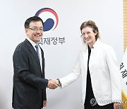 최상목, FTSE러셀 CEO와 면담…"WGBI 편입, 상호호혜적"