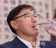 이화영 '연어회 술파티' 주장에 檢 "입회 변호사에 물어봐라"