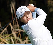 부상 복귀 후 우승 정조준...고진영, LPGA 토토 클래식 2라운드서 공동 5위