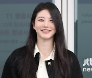 신예은, '공항 뒤흔든 러블리한 존재감'