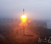 북한, 신형 ICBM 시험발사 보도…"최종완결판 ICBM 개발" 주장