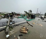 태풍 콩레이 휩쓸고 간 대만의 쓰러진 전신주