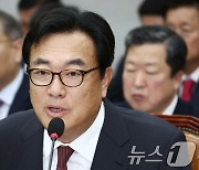 [국감]'답변 기회달라' 발언하는 정진석 비서실장