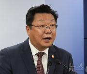 주형환 "노인일자리, 단순 공공형에서 질 높은 일자리로 전환해야"