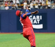 [포토] 쿠바 2루수 야디엘 '고척 뜬공 실책'