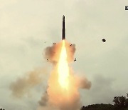 윤 대통령, 북한 ICBM 발사에 "빈틈없이 대비...엄중 조치"