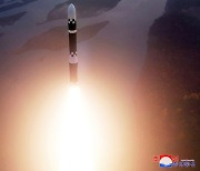 북 “최종완결판 ICBM 화성포-19 시험성공”…김정은 “핵패권지위 불가역”