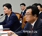 [포토]질의에 답변하는 김성훈 대통령 경호처 차장