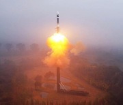 북, 신형 ICBM ‘화성-19형’ 공개…“최종 완결판 대륙간 탄도미사일”