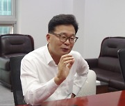 ‘법관 출신 주제에’ 민주 김우영 “당과 대표에 누를 끼쳐…당직 사퇴”