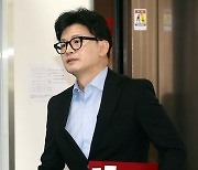 한동훈, 윤 대통령-명태균 녹취 공개에 침묵…"상황 잘 몰라 대응 어려운 것"