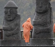 태풍 '콩레이' 간접영향…많은 비 내리는 제주[뉴시스 앵글]